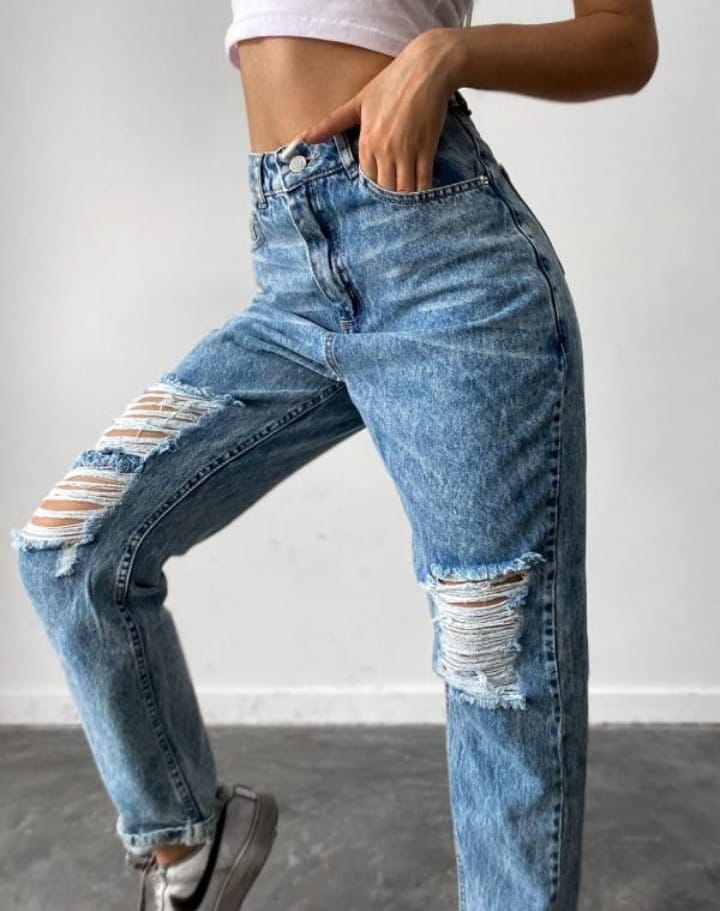 Jean Mom con Roturas